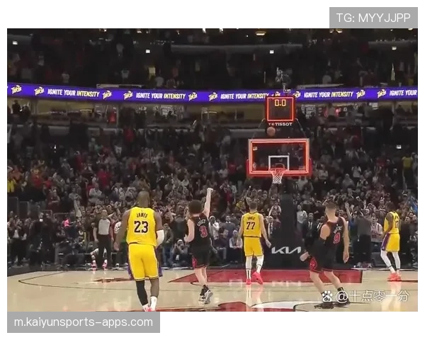 理查兹14分10板公牛内线 篮板争抢积极但防守站位不佳